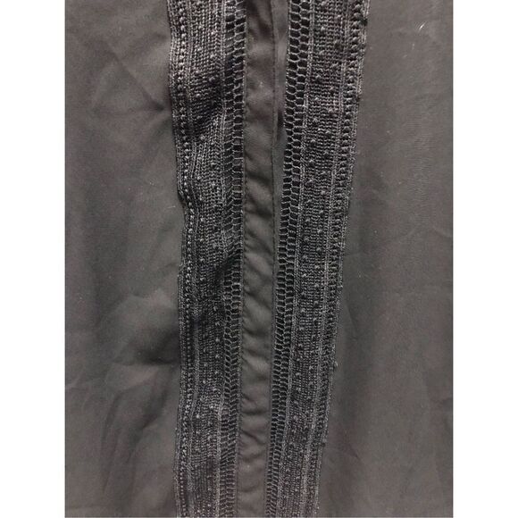 Torrid Women’s Black Lace Hidden Button Up V Neck Blouse Size 00 / 10 / Medium/L - Picture 4 of 8
